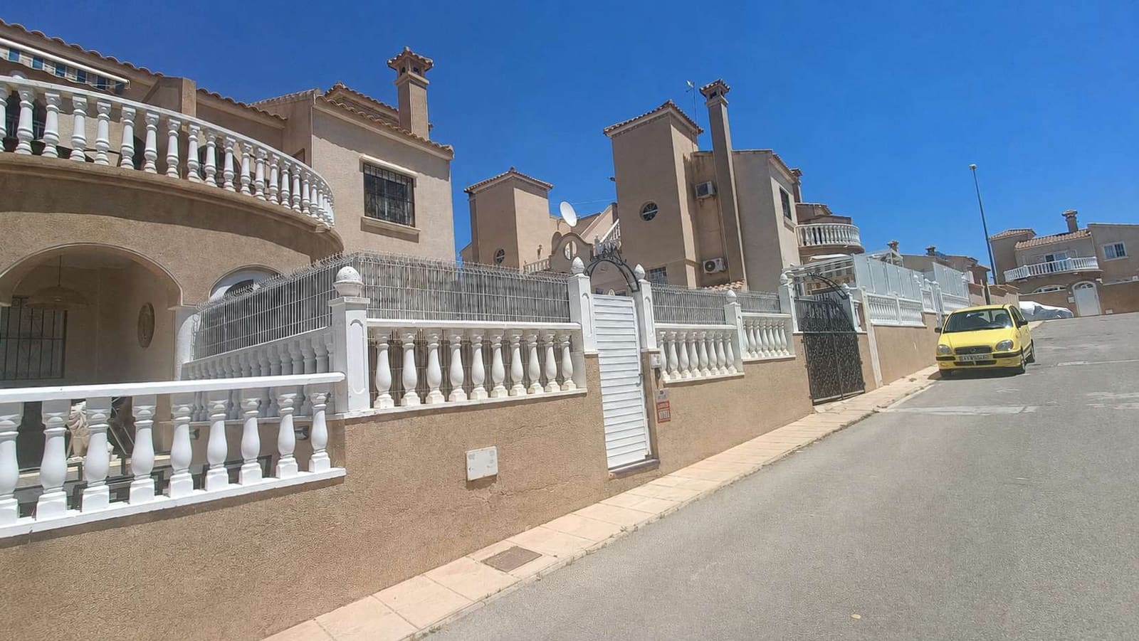 2 chambre Villa/Maison Mitoyenne à vendre à Villamartin avec piscine garage - 269 000 € (Ref: 9911831)