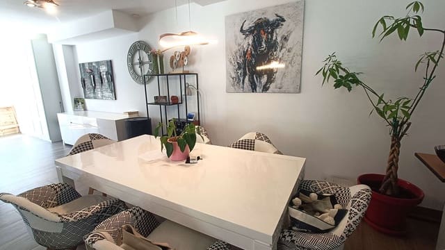 2 chambre Villa/Maison Mitoyenne à vendre à Villamartin, Orihuela avec piscine garage - 269 000 € (Ref: 9911831)