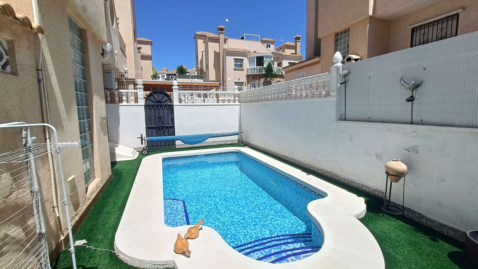 2 chambre Villa/Maison Mitoyenne à vendre à Villamartin avec piscine garage - 269 000 € (Ref: 9911831)