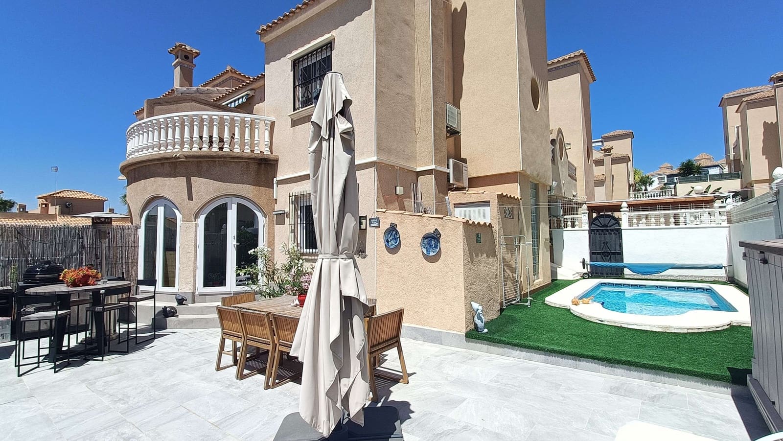 2 chambre Villa/Maison Mitoyenne à vendre à Villamartin avec piscine garage - 269 000 € (Ref: 9911831)