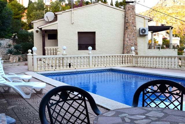 Chalet de 4 habitaciones en Maryvilla, Calpe / Calp en venta con piscina garaje - 450.000 € (Ref: 9458411)