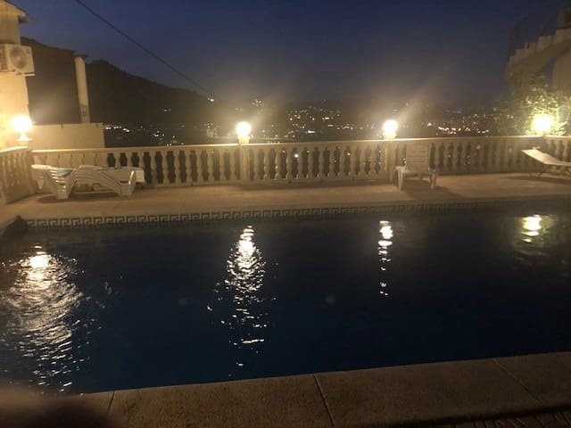 4 bedroom Villa for sale in Calpe / Calp with pool garage - € 450,000 (Ref: 9458411)