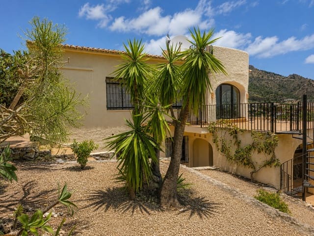 4 quarto Moradia para venda em Maryvilla, Calpe / Calp com piscina garagem - 649 000 € (Ref: 9919054)