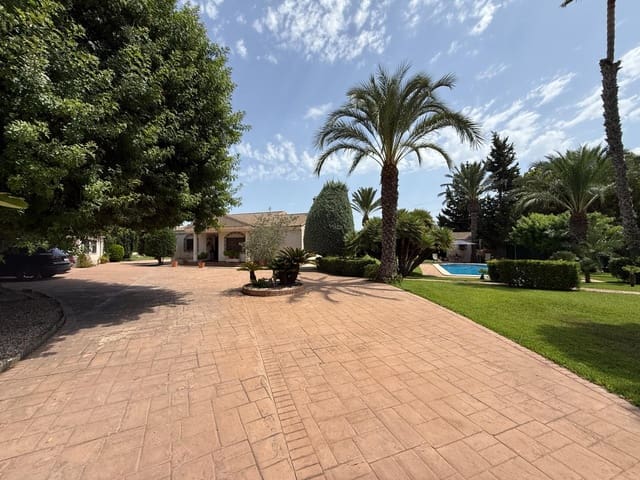 Chalet de 4 habitaciones en Valverde, Elche / Elx en alquiler con piscina garaje - 4.500 € (Ref: 10024297)