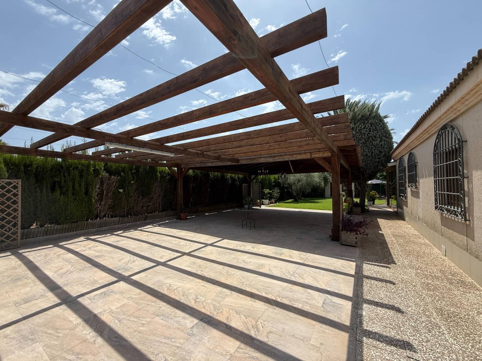Chalet de 4 habitaciones en Valverde en alquiler con piscina garaje - 4.500 € (Ref: 10024297)
