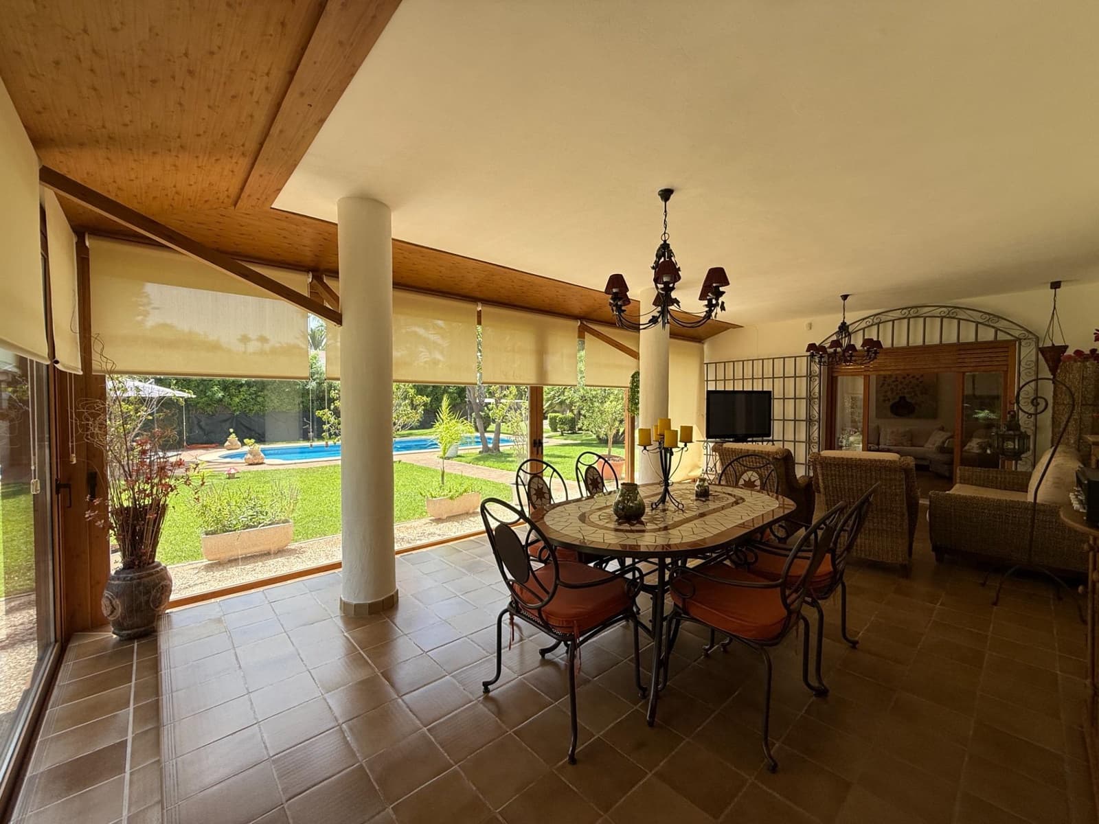 Chalet de 4 habitaciones en Valverde en alquiler con piscina garaje - 4.500 € (Ref: 10024297)