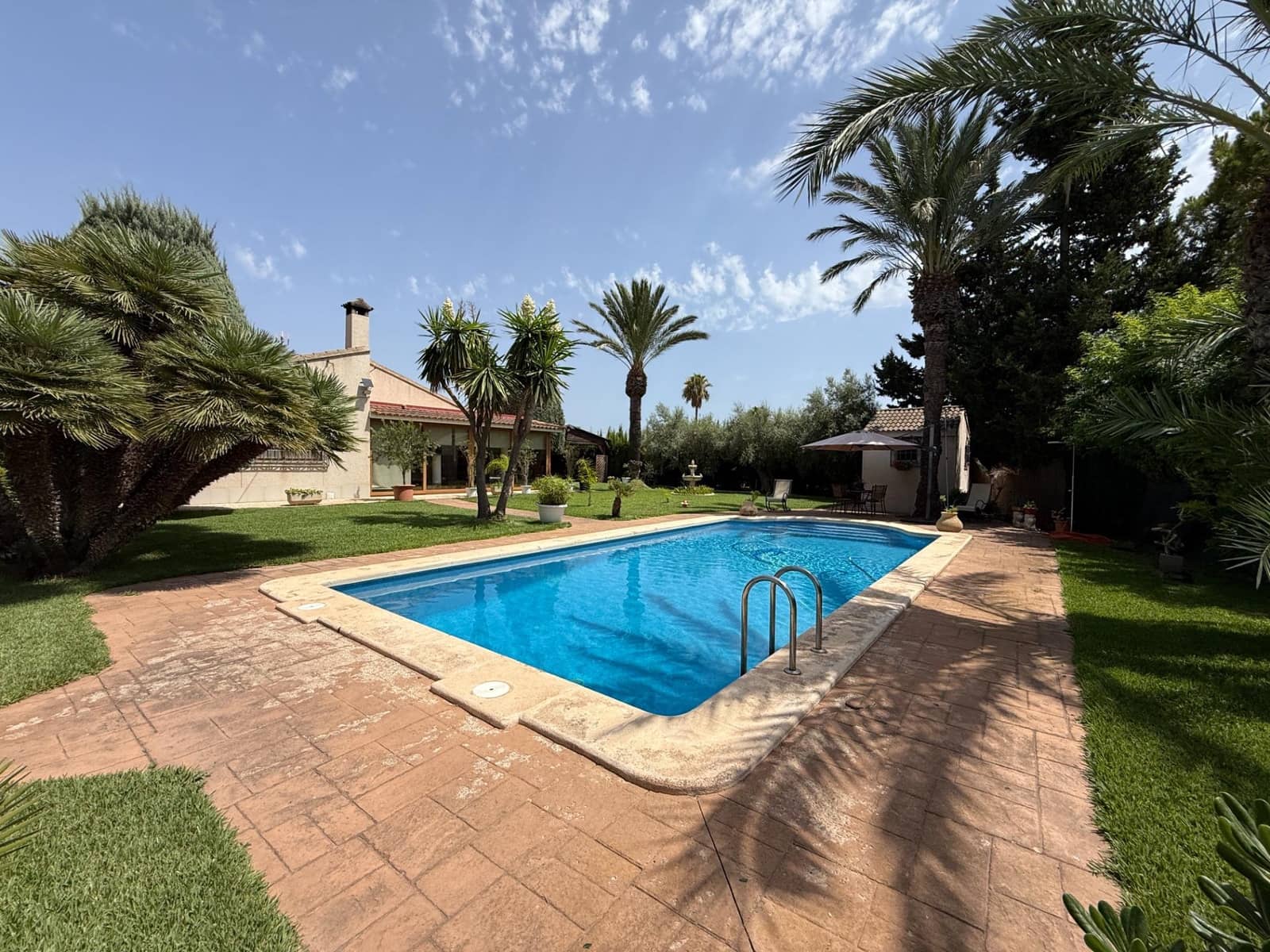 Chalet de 4 habitaciones en Valverde en alquiler con piscina garaje - 4.500 € (Ref: 10024297)