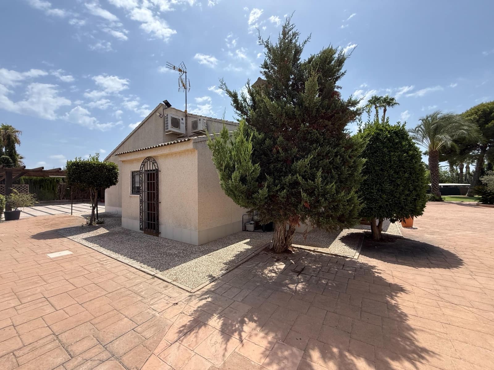 Chalet de 4 habitaciones en Valverde en alquiler con piscina garaje - 4.500 € (Ref: 10024297)