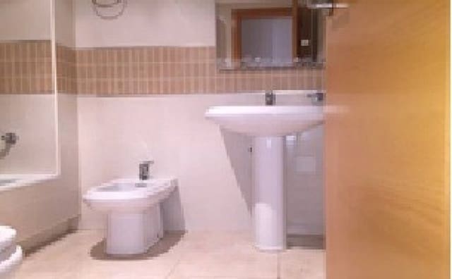 3 soverom Leilighet til leie i San Isidro med garasje - € 750 (Ref: 8209112)