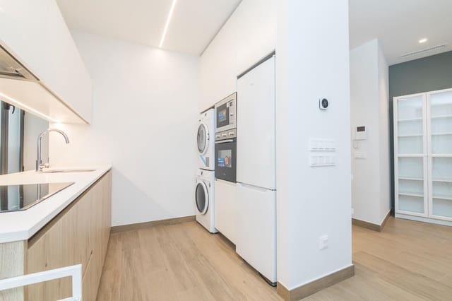 Appartement de 2 chambres à louer à Centro, Elche / Elx - 950 € (Ref: 8436966)