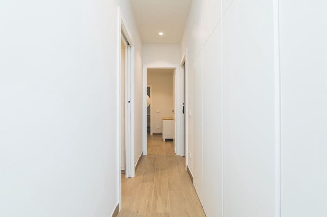 Appartement de 2 chambres à louer à Centro, Elche / Elx - 950 € (Ref: 8436966)