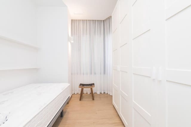 Appartement de 2 chambres à louer à Centro, Elche / Elx - 950 € (Ref: 8436966)