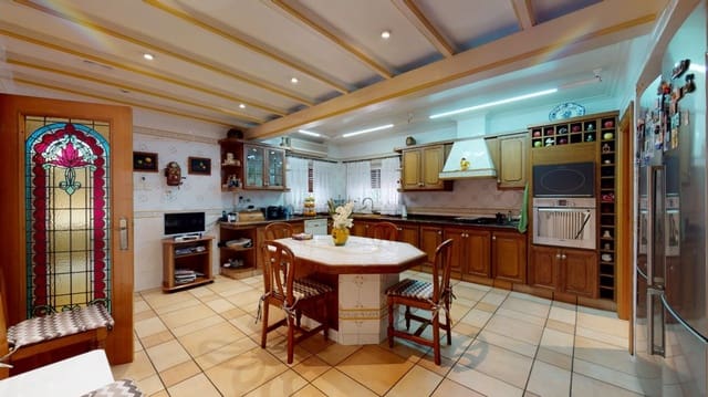 4 sypialnia Willa na sprzedaż w Elche / Elx z basenem garażem - 950 000 € (Ref: 8568192)