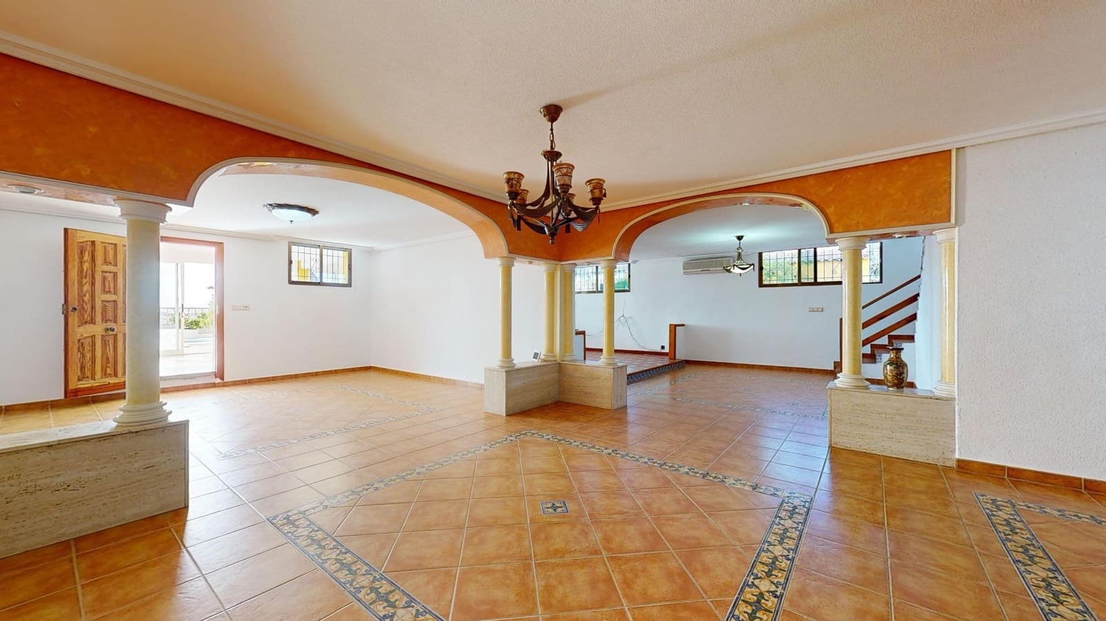 6 soverom Villa til salgs i Elche / Elx med svømmebasseng garasje - € 575 000 (Ref: 8626877)