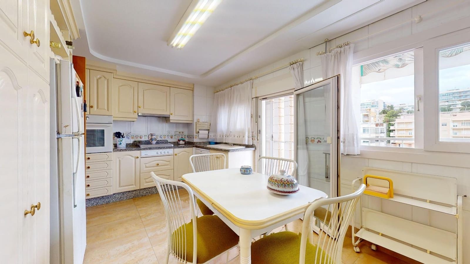 Piso de 3 habitaciones en Arenales del Sol en venta con garaje - 415.000 € (Ref: 8633204)