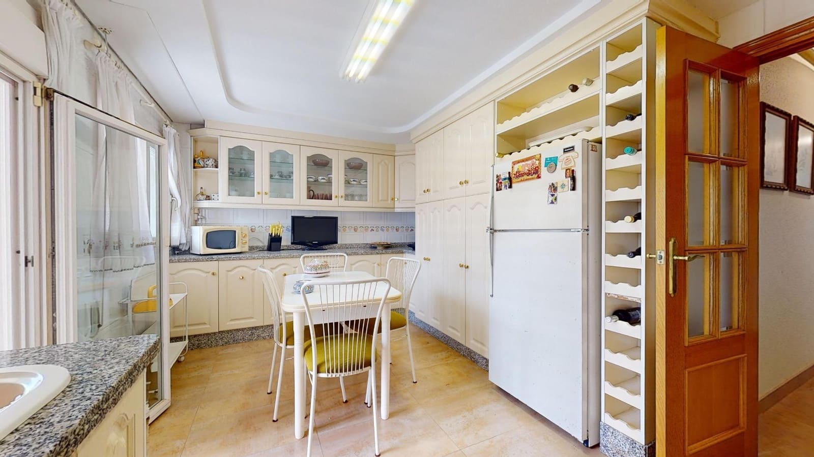 Piso de 3 habitaciones en Arenales del Sol en venta con garaje - 415.000 € (Ref: 8633204)