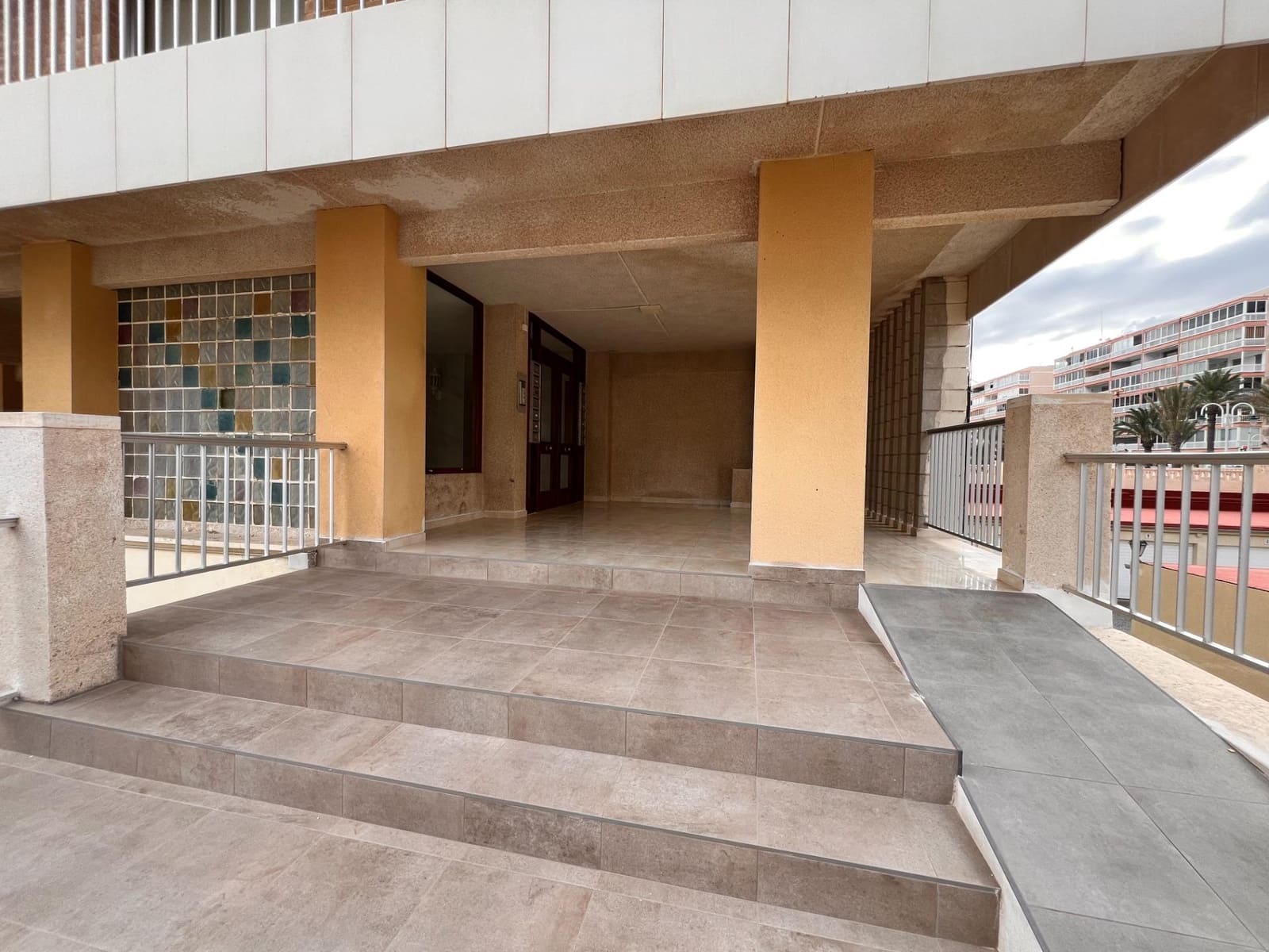 Piso de 3 habitaciones en Arenales del Sol en venta con garaje - 415.000 € (Ref: 8633204)