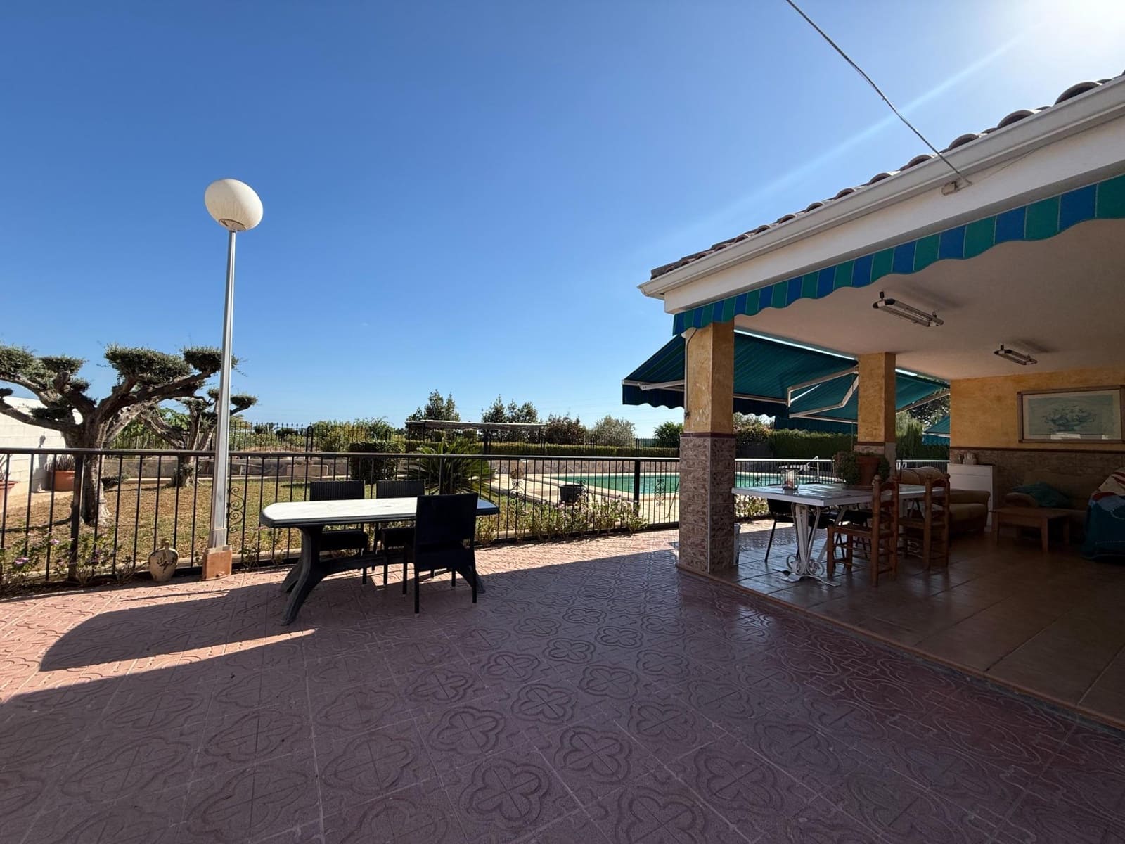 Chalet de 4 habitaciones en Elche / Elx en venta con piscina garaje - 400.000 € (Ref: 9255130)