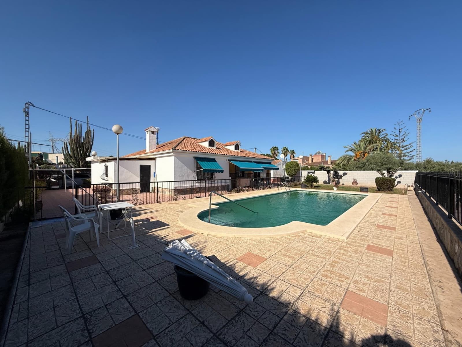 Chalet de 4 habitaciones en Elche / Elx en venta con piscina garaje - 400.000 € (Ref: 9255130)