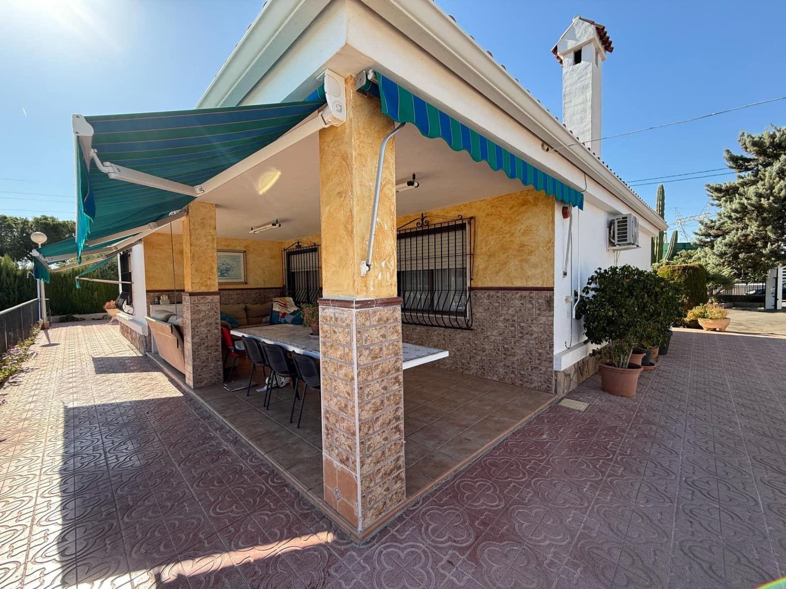 Chalet de 4 habitaciones en Elche / Elx en venta con piscina garaje - 400.000 € (Ref: 9255130)