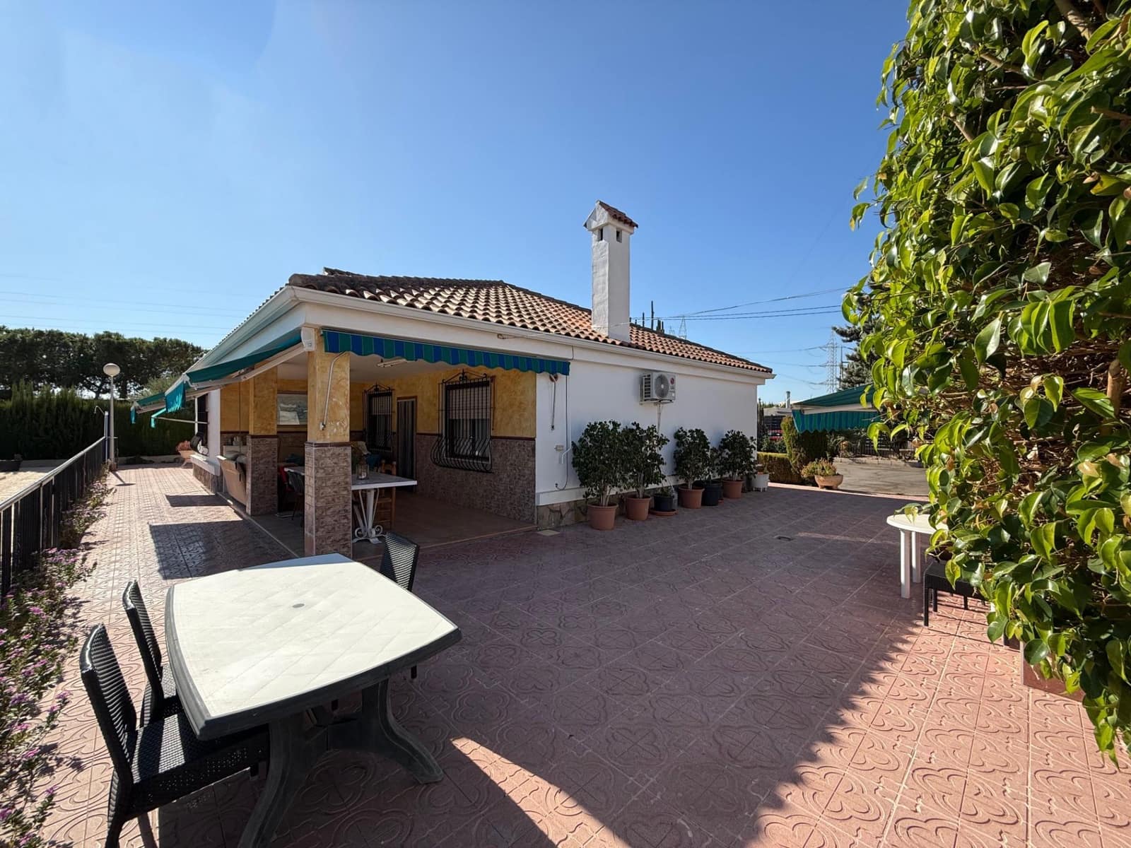 Chalet de 4 habitaciones en Elche / Elx en venta con piscina garaje - 400.000 € (Ref: 9255130)