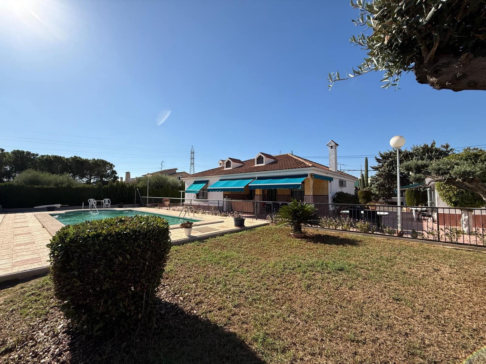 Chalet de 4 habitaciones en Elche / Elx en venta con piscina garaje - 400.000 € (Ref: 9255130)