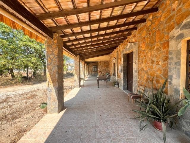 5 sypialnia Finka/Dom wiejski na sprzedaż w Jubalcoy / Jubalcoi z garażem - 390 000 € (Ref: 9285339)