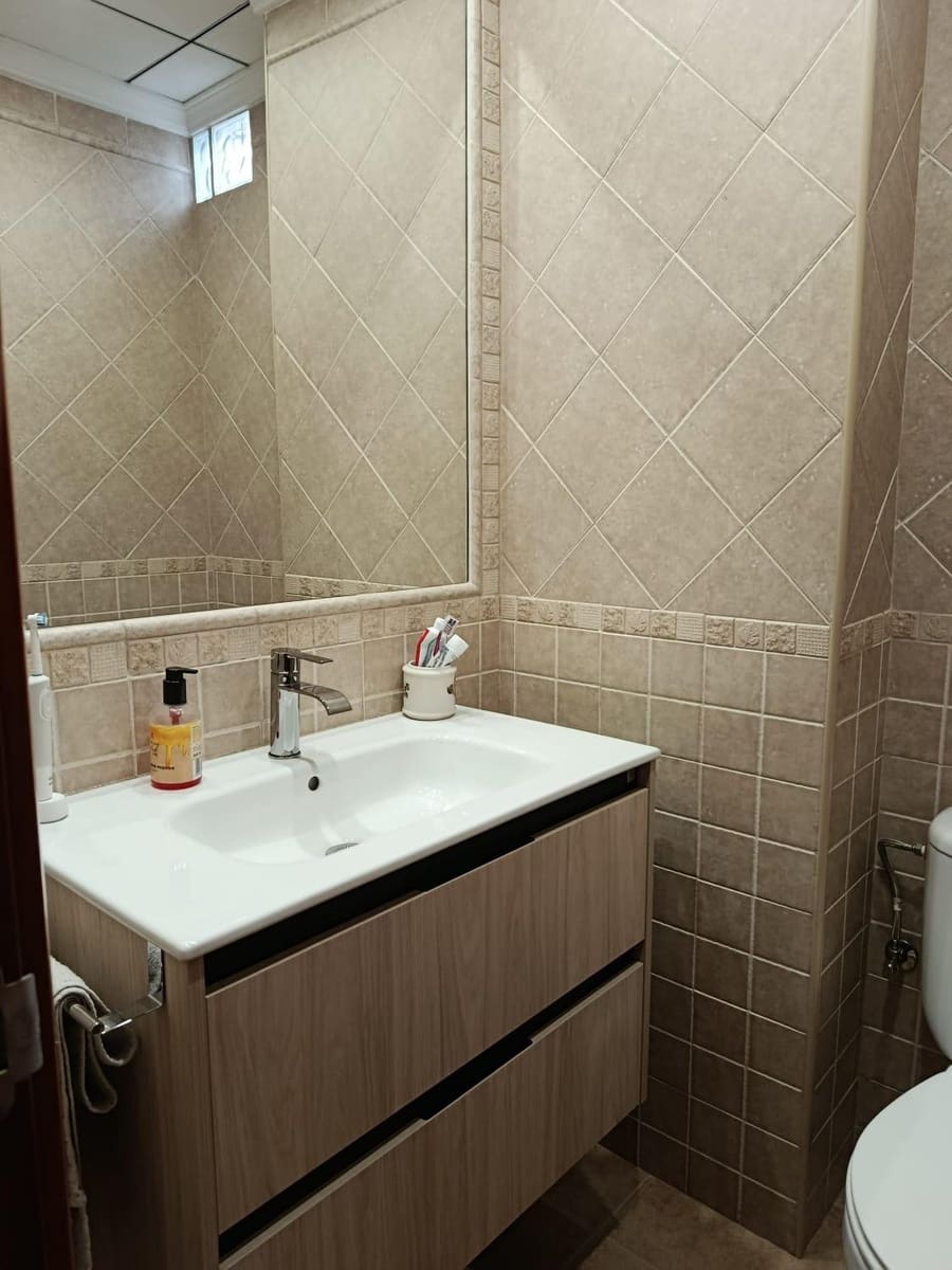 4 bedroom Flat for sale in Villena - € 125,000 (Ref: 9273618)