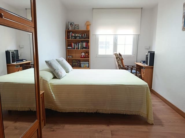 Piso de 4 habitaciones en Villena en venta - 125.000 € (Ref: 9273618)