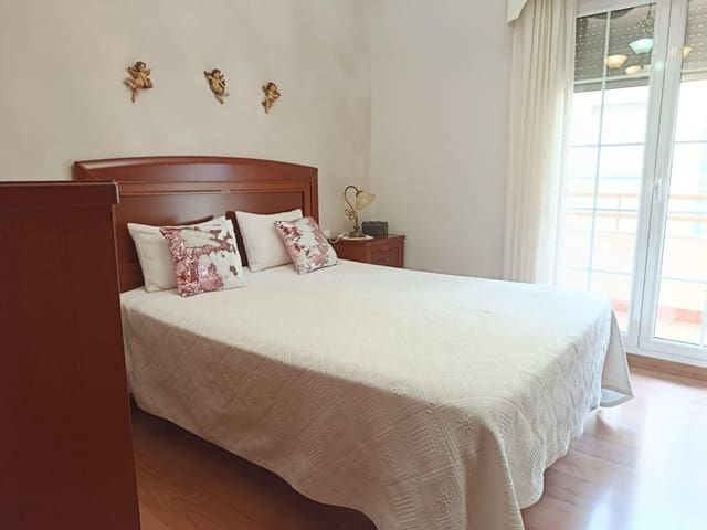 4 bedroom Flat for sale in Villena - € 125,000 (Ref: 9273618)