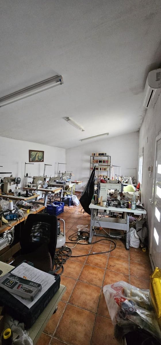 4 slaapkamer Villa te koop in Villena met zwembad garage - € 260.000 (Ref: 9273639)