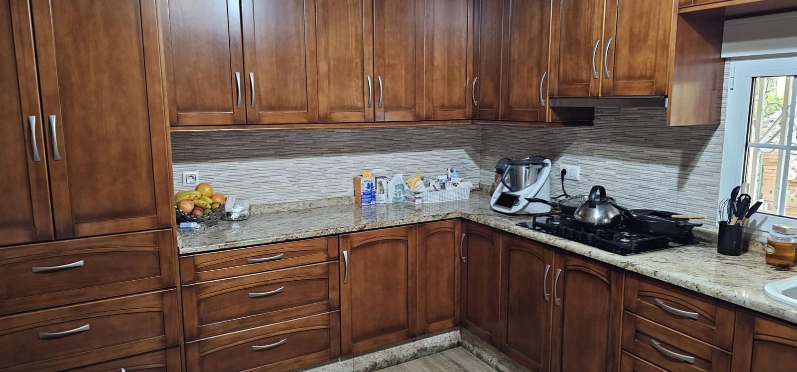 4 slaapkamer Villa te koop in Villena met zwembad garage - € 260.000 (Ref: 9273639)