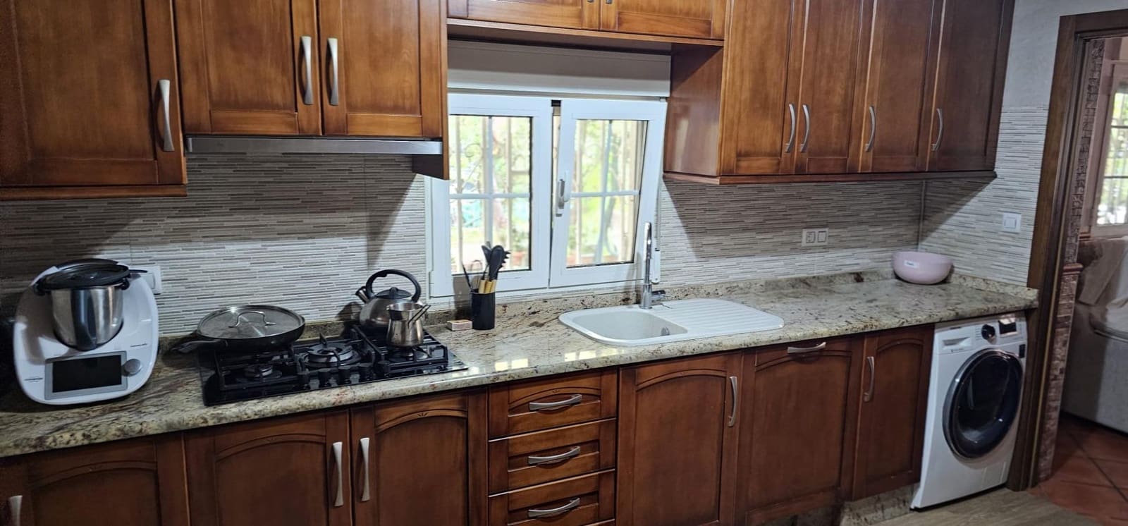 4 slaapkamer Villa te koop in Villena met zwembad garage - € 260.000 (Ref: 9273639)