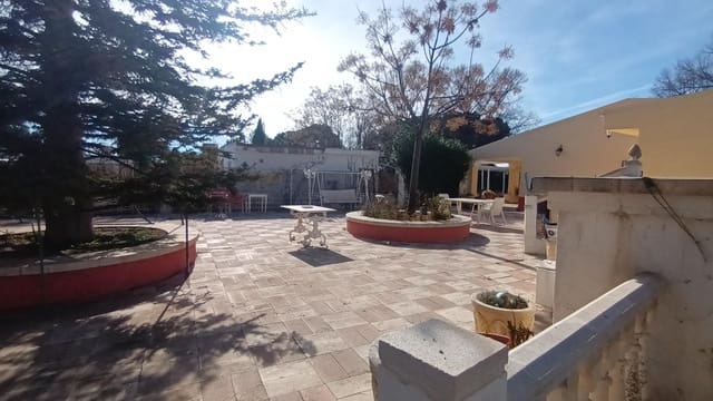 4 soveværelse Finca/Landehus til salg i Las Virtudes, Villena med swimmingpool - € 195.000 (Ref: 9273658)