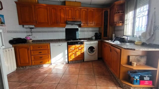 4 soveværelse Finca/Landehus til salg i Las Virtudes, Villena med swimmingpool - € 195.000 (Ref: 9273658)