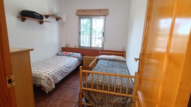 4 soveværelse Finca/Landehus til salg i Las Virtudes, Villena med swimmingpool - € 195.000 (Ref: 9273658)