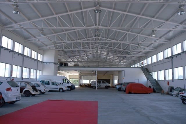 Yritys myytävänä paikassa Villena mukana 
autotalli - 1 200 000 € (Ref: 9273661)