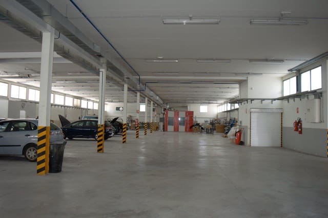 Yritys myytävänä paikassa Villena mukana 
autotalli - 1 200 000 € (Ref: 9273661)