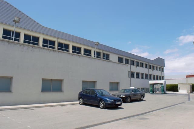 Yritys myytävänä paikassa Villena mukana 
autotalli - 1 200 000 € (Ref: 9273661)
