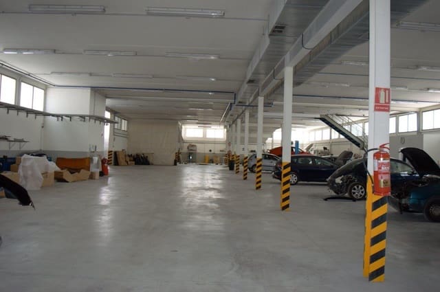 Yritys myytävänä paikassa Villena mukana 
autotalli - 1 200 000 € (Ref: 9273661)