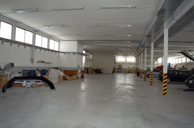 Yritys myytävänä paikassa Villena mukana 
autotalli - 1 200 000 € (Ref: 9273661)