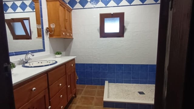 5 slaapkamer Villa te koop in Villena met zwembad garage - € 450.000 (Ref: 9276499)