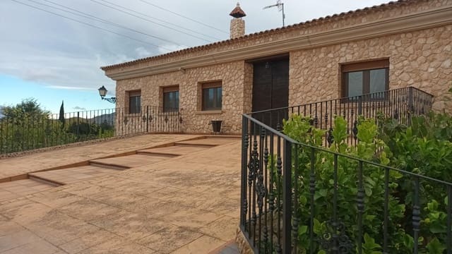 5 slaapkamer Villa te koop in Villena met zwembad garage - € 450.000 (Ref: 9276499)