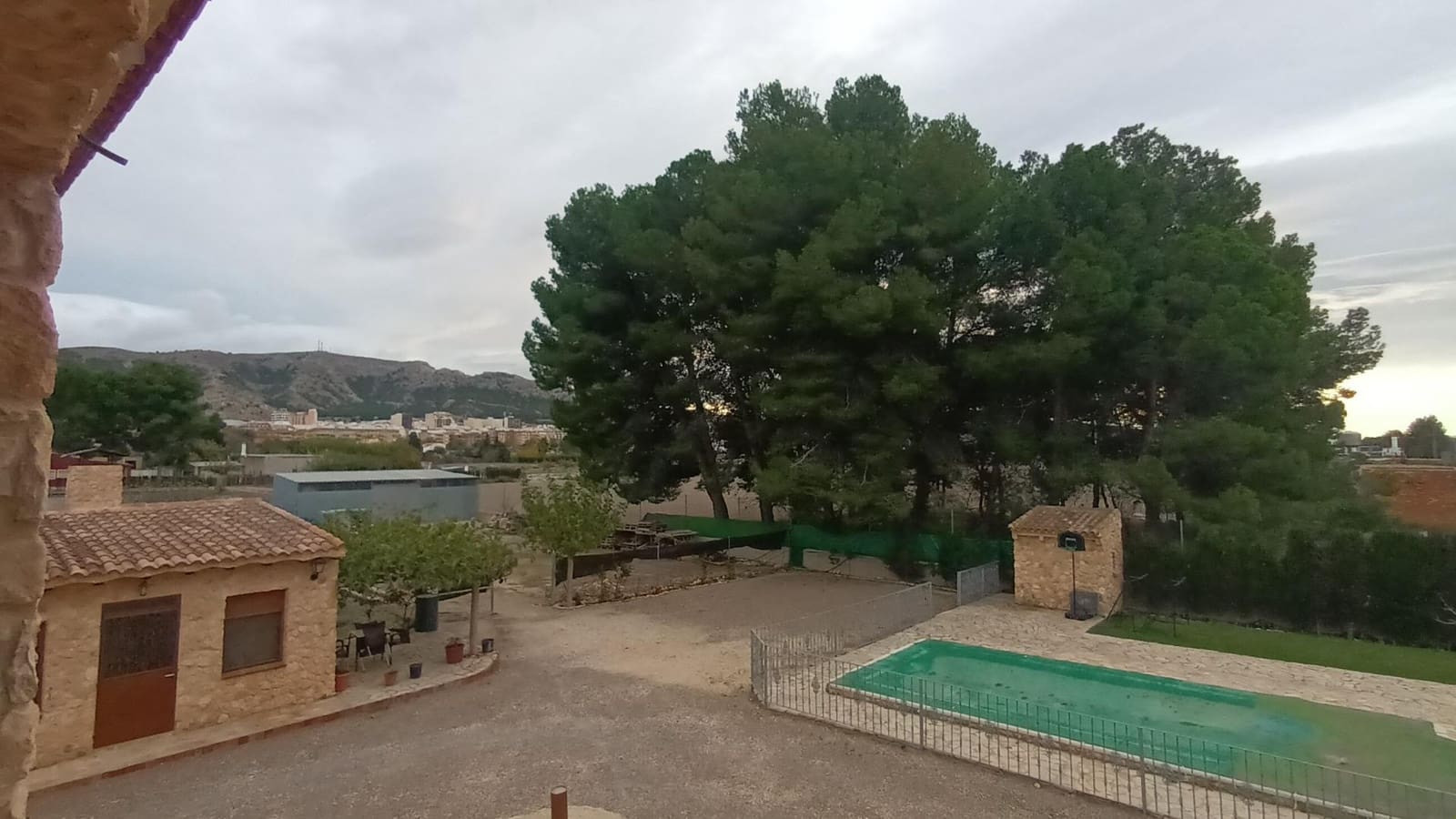 Chalet de 5 habitaciones en Villena en venta con piscina garaje - 450.000 € (Ref: 9276499)