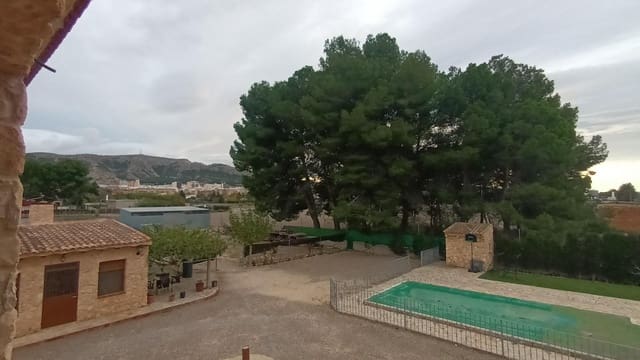 Chalet de 5 habitaciones en Villena en venta con piscina garaje - 450.000 € (Ref: 9276499)