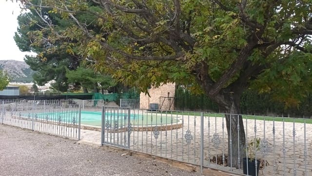 Chalet de 5 habitaciones en Villena en venta con piscina garaje - 450.000 € (Ref: 9276499)