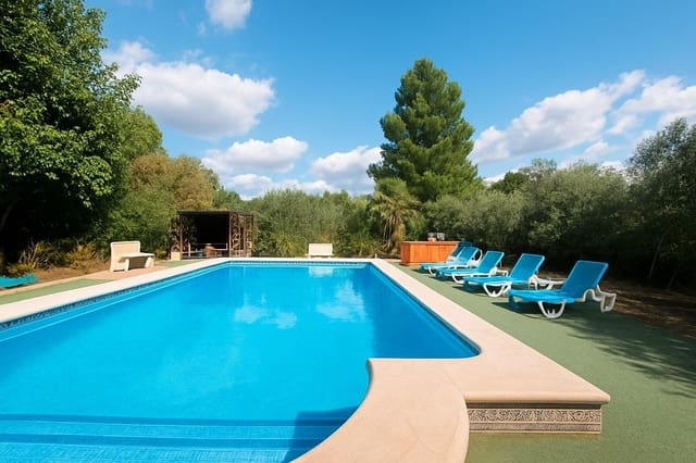 Chalet de 6 habitaciones en Villena en venta con piscina - 295.000 € (Ref: 9285363)
