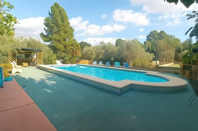 Chalet de 6 habitaciones en Villena en venta con piscina - 295.000 € (Ref: 9285363)