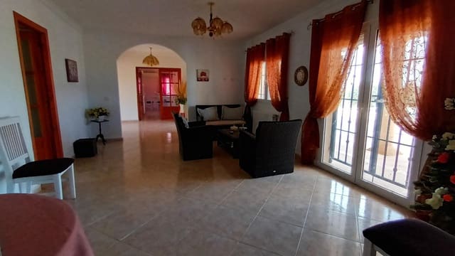 3 slaapkamer Villa te koop in Villena met zwembad - € 245.000 (Ref: 9359429)