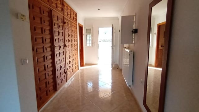 3 slaapkamer Villa te koop in Villena met zwembad - € 245.000 (Ref: 9359429)
